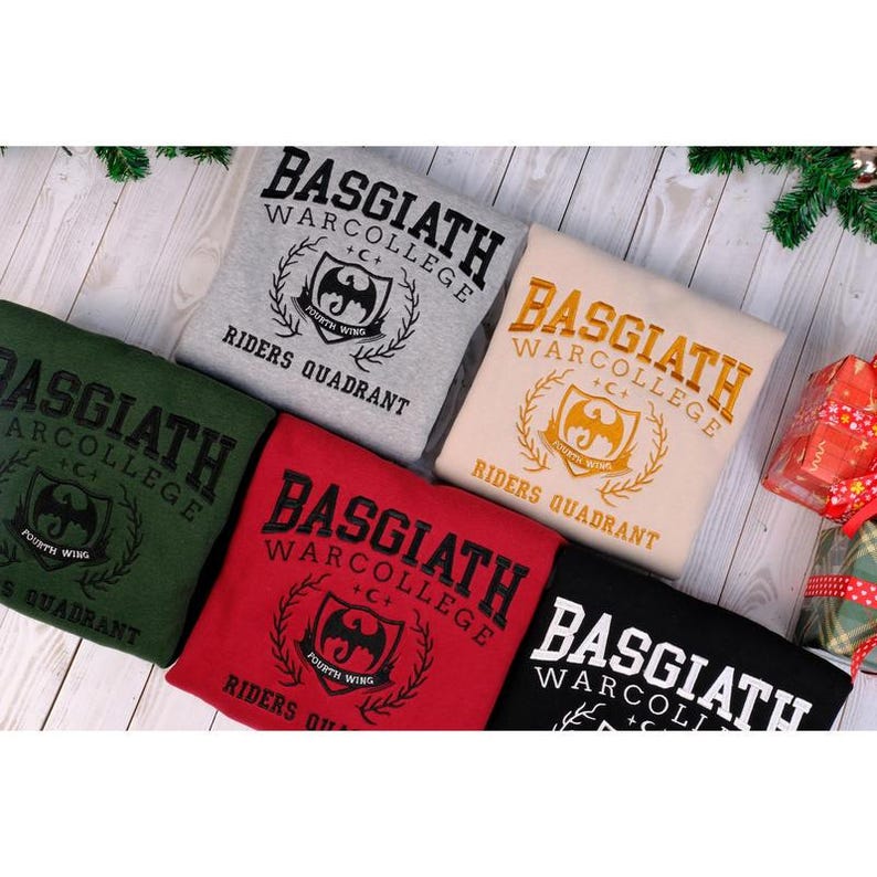 Basgiath War College Crewneck – Embroidered sweatshirt inspired by Fourth Wing, perfect for fantasy lovers and bookish style.